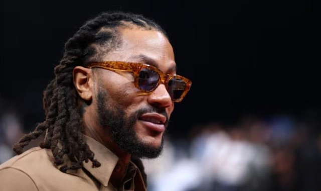 为庆祝罗斯退役公牛球衣，Adidas将复刻Rose 1球鞋，售价130美元