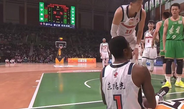 打爆曾凡博+碾压北京！广东“冠军锋线”打成大腿，杜锋赌对了！