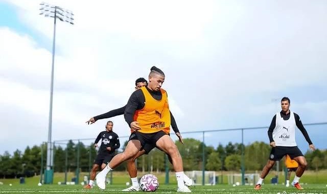 咸鱼翻身？曼城废柴突然重返25人大名单 卖不掉只能死马当活马医